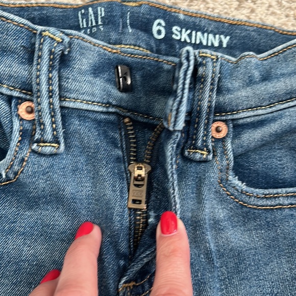 GAP Kids Distressed Skinny Jean, 6 - Picture 5 of 9
